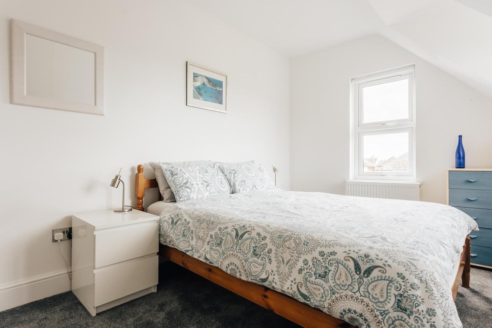 Private Two Bedroom Residence In Southbourne - Private Parking - Off The High Street - Minutes Away From The Beach Bournemouth Exteriör bild