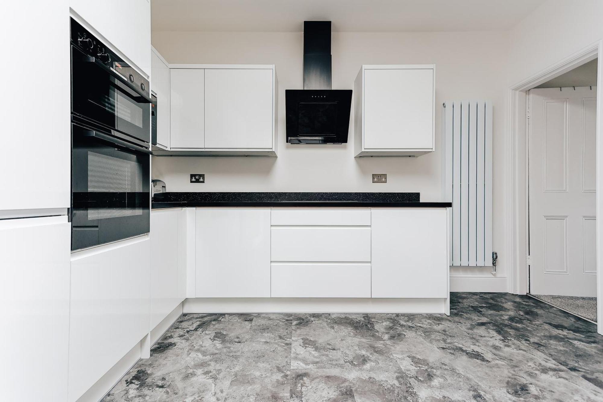 Private Two Bedroom Residence In Southbourne - Private Parking - Off The High Street - Minutes Away From The Beach Bournemouth Exteriör bild