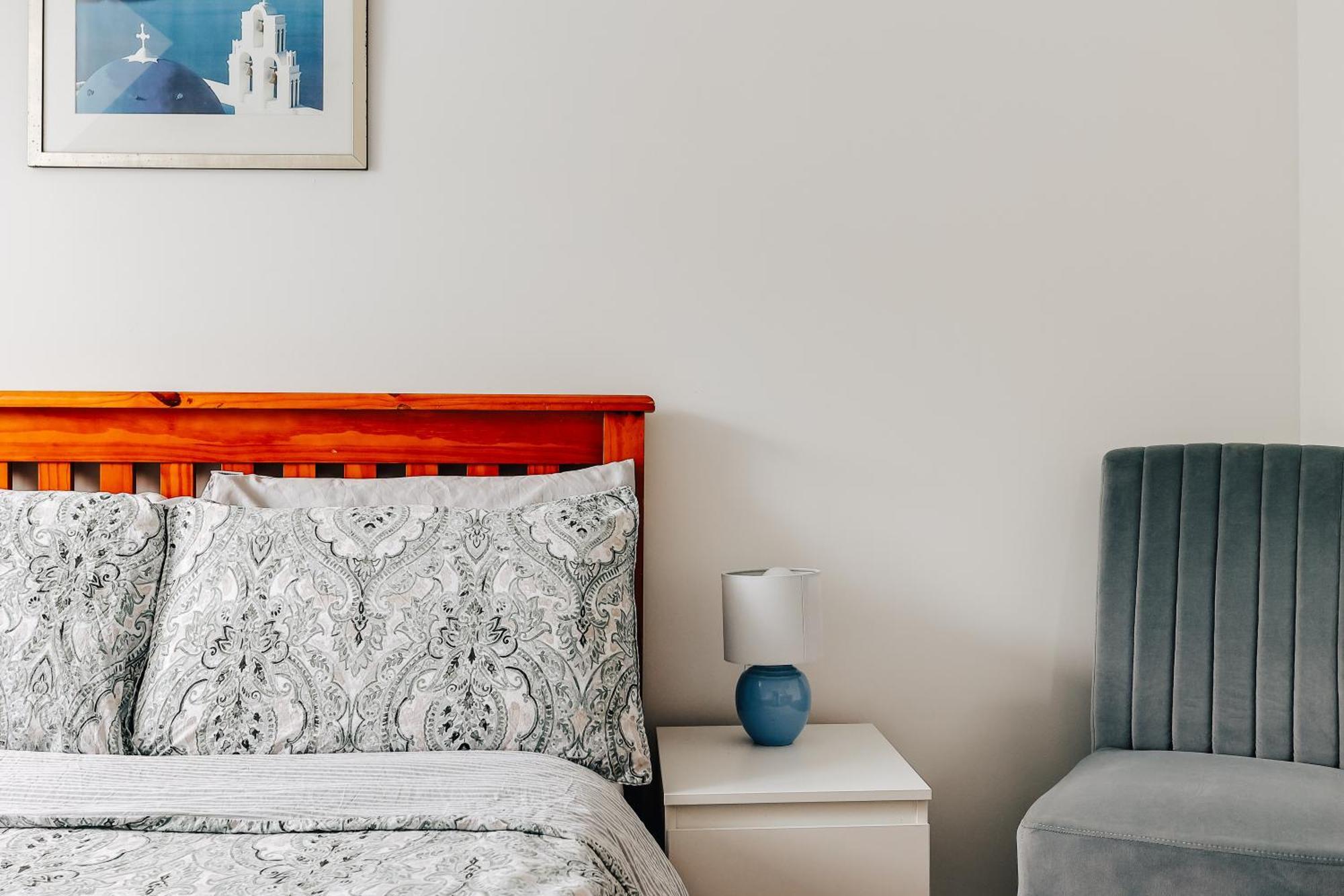 Private Two Bedroom Residence In Southbourne - Private Parking - Off The High Street - Minutes Away From The Beach Bournemouth Exteriör bild
