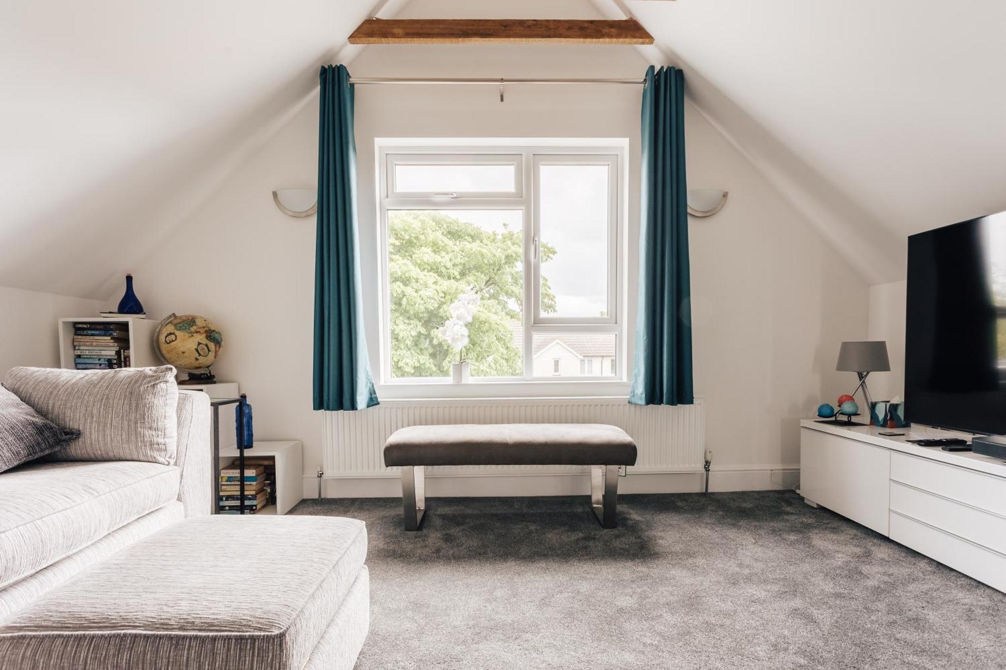 Private Two Bedroom Residence In Southbourne - Private Parking - Off The High Street - Minutes Away From The Beach Bournemouth Exteriör bild