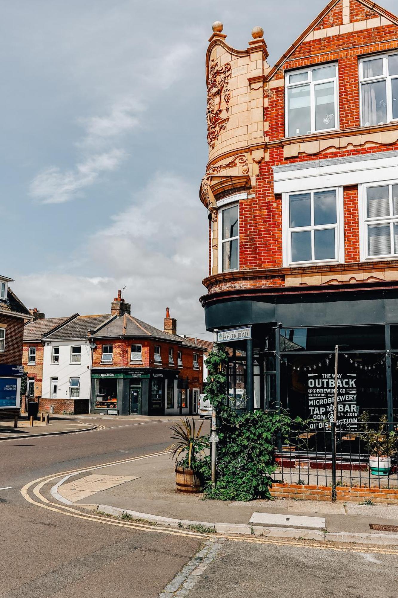 Private Two Bedroom Residence In Southbourne - Private Parking - Off The High Street - Minutes Away From The Beach Bournemouth Exteriör bild