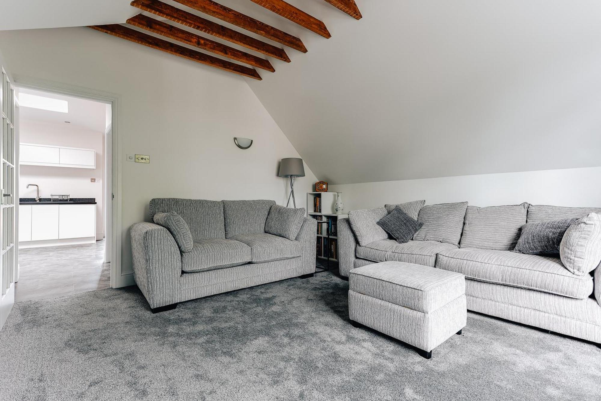 Private Two Bedroom Residence In Southbourne - Private Parking - Off The High Street - Minutes Away From The Beach Bournemouth Exteriör bild